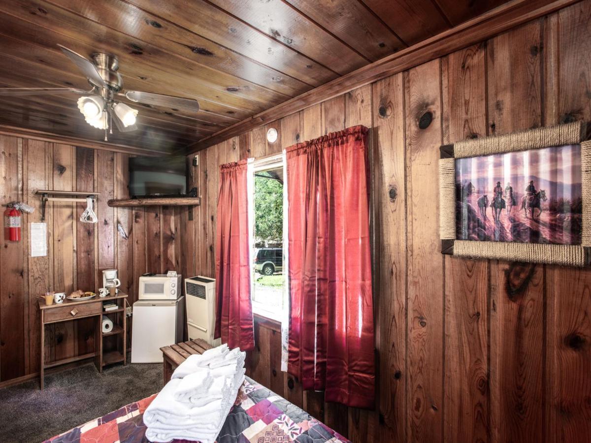 Apache Village Cabinette 11, Queen Bed, Midtown, Sleeps 2 Ruidoso Zewnętrze zdjęcie
